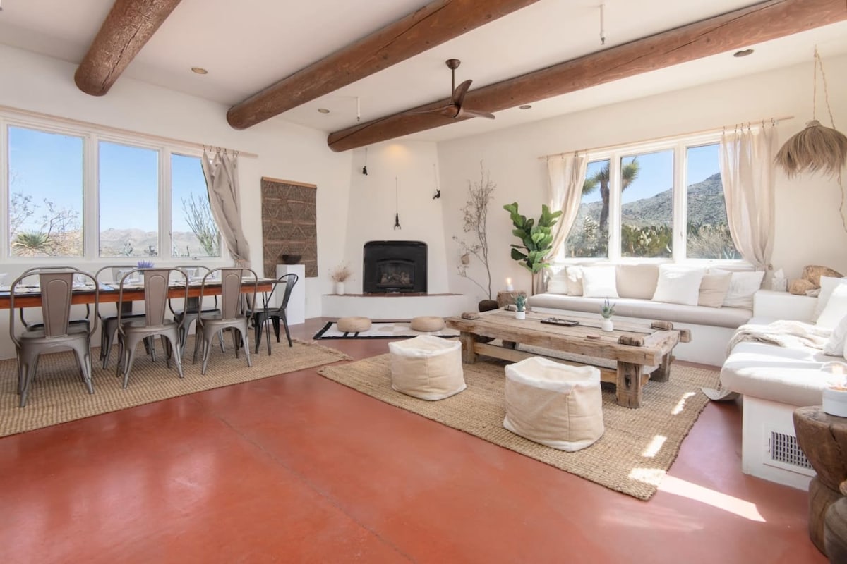 Sunrise Suite — Living room 1